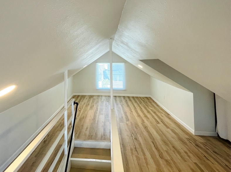 Bedroom (2nd fl) - 124 E 7th St