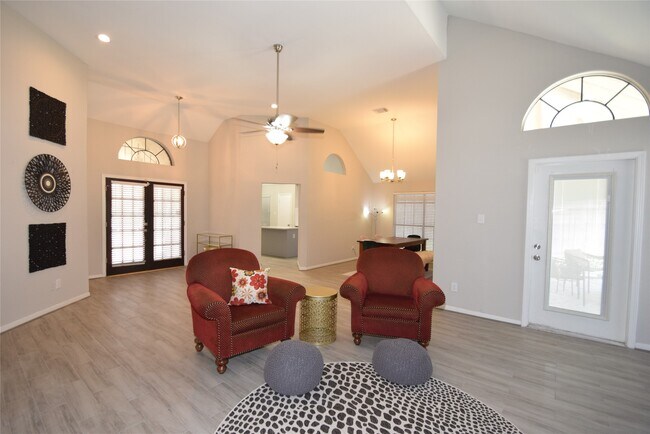 Building Photo - 22922 Glenover Dr