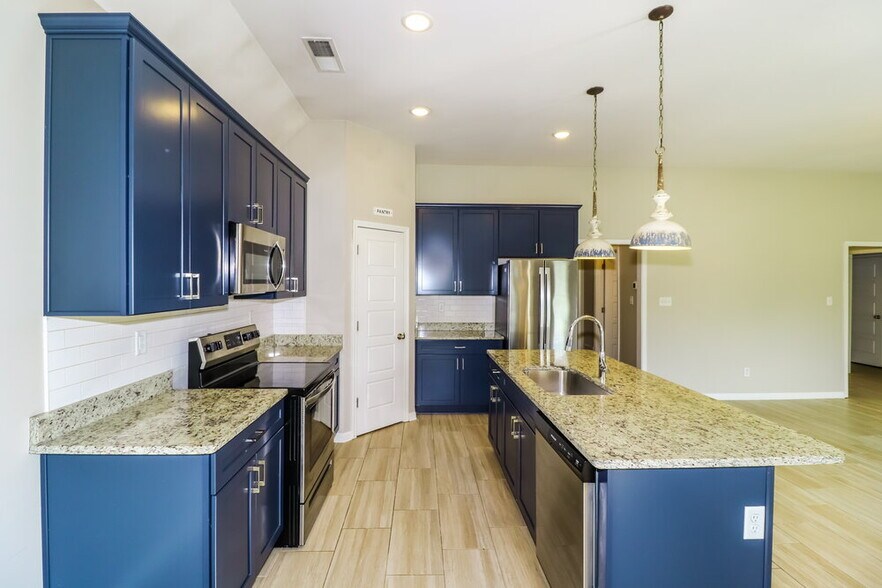 Building Photo - 3835 Dawnwood Cir W