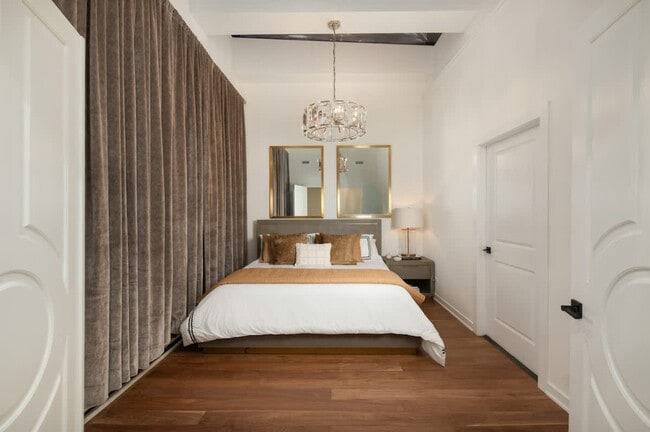 Building Photo - 22 E Elm St