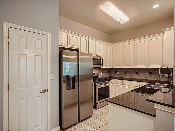 Building Photo - 5515 Davis Ln