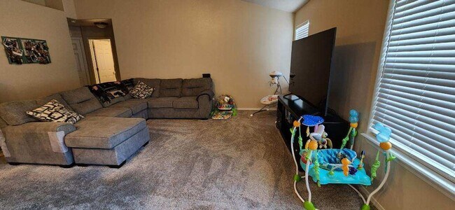 Building Photo - Charming single level 4 bedroom home in Crimson Point community. Spacious open floor plan, oversi...