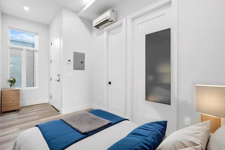 Building Photo - Furnished room/NOT APARTMENT