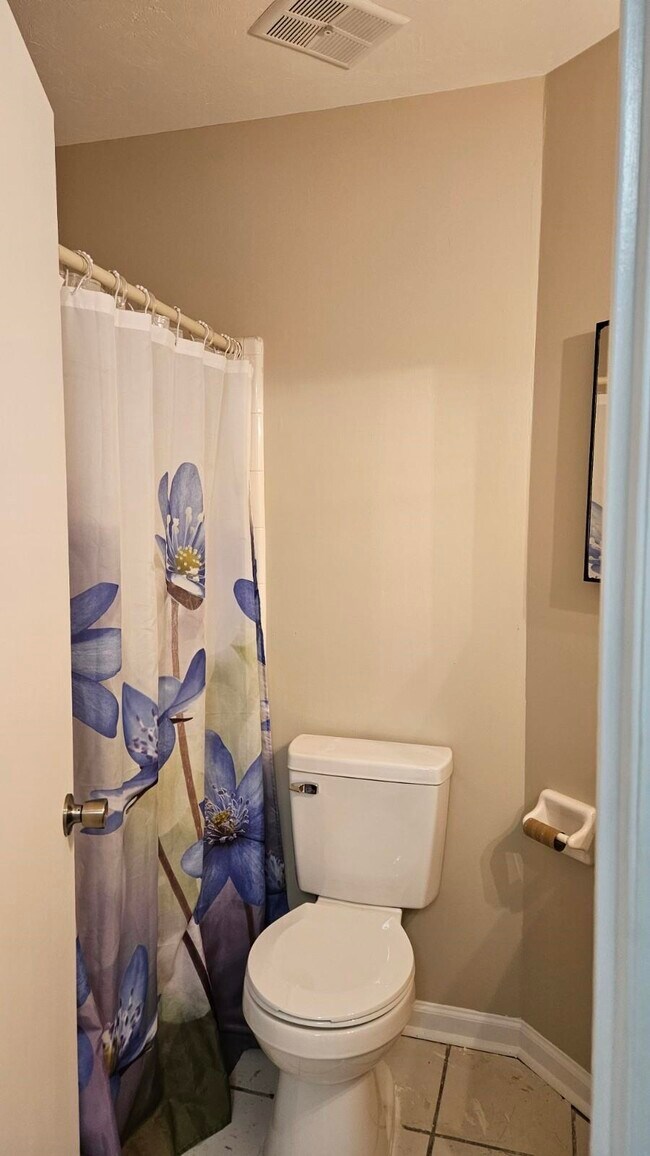 Building Photo - 1998 Nicklaus Dr