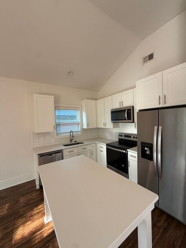 Building Photo - COMING SOON! Luxury 3BR Ranch with Open Layout & Prime Charlotte Location