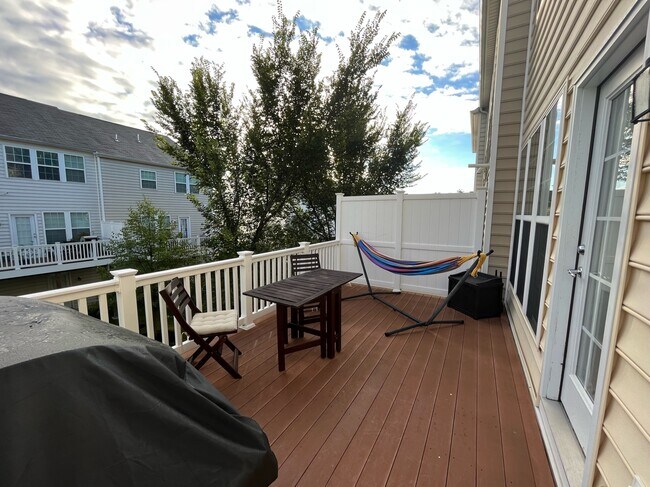 Building Photo - 612 Ellison Dr