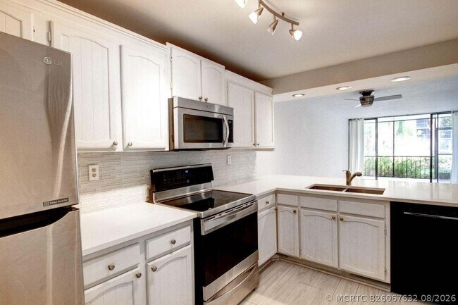 Building Photo - 11 Royal Palm Way