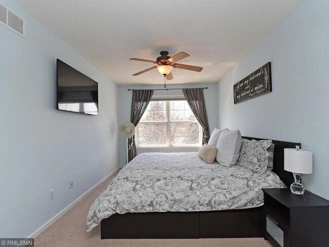 Building Photo - 3 Bedrooms | Loft | Upper-Level Laundry | 3-Sided Fireplace | Woodbury
