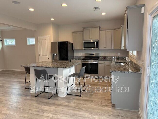 Building Photo - 636 Spanish Olive Wy