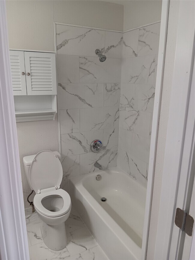 Building Photo - 3300 Pebblebrook Dr