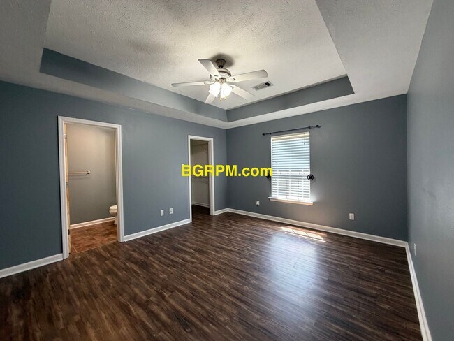 Building Photo - 31 Willow Lake Dr
