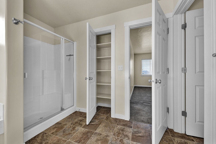 Building Photo - 1633 Placerville St