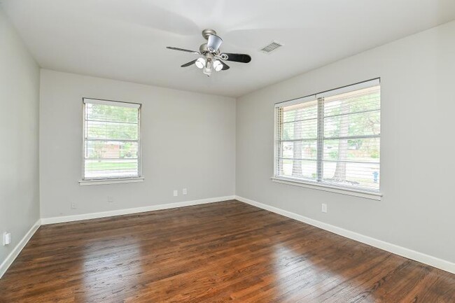 Building Photo - 4502 Sanford Rd