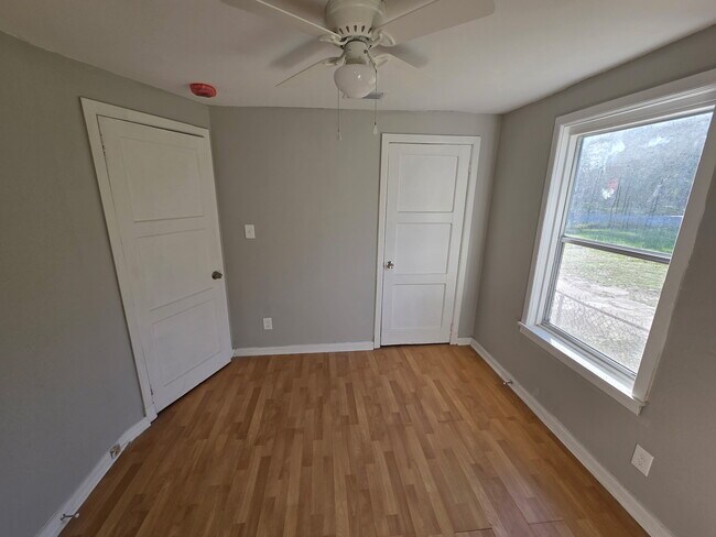 Building Photo - 2866 Edgewood St