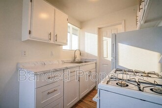 Building Photo - 376 W 700 N