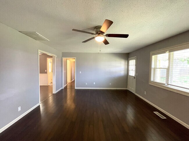 Building Photo - 6317 N Warren Ave