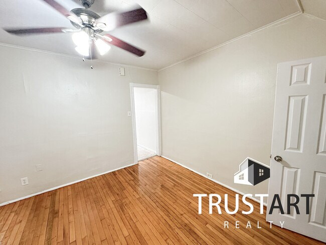 Building Photo - 3 bedroom House in Olney Oaklane, Philadel...