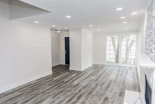 Building Photo - 410 Countryside Pl