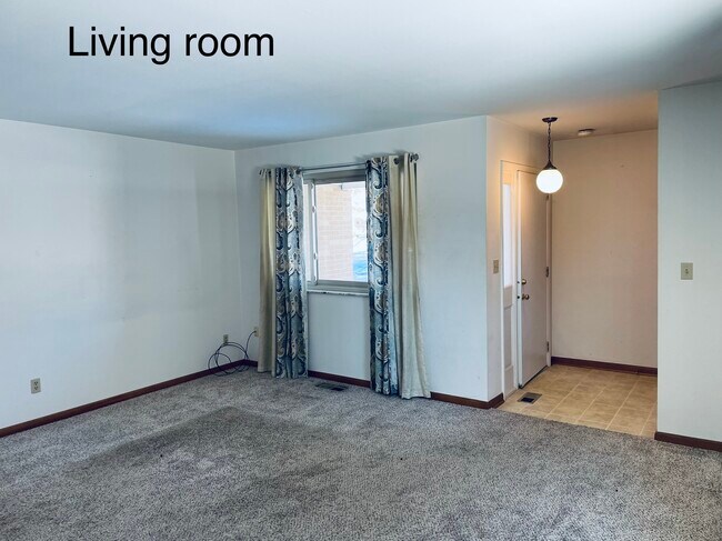 Building Photo - 1008 Broadview Blvd