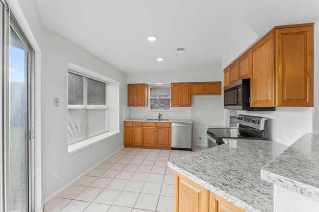 Building Photo - 16970 Mockingbird Ct