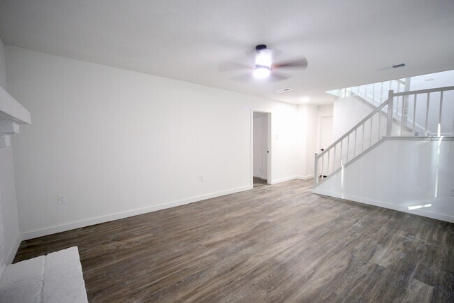 Building Photo - 5819 Flax Bourton St