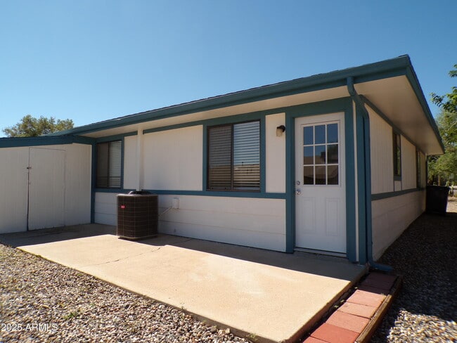 Building Photo - 2591 S Mountain View Dr