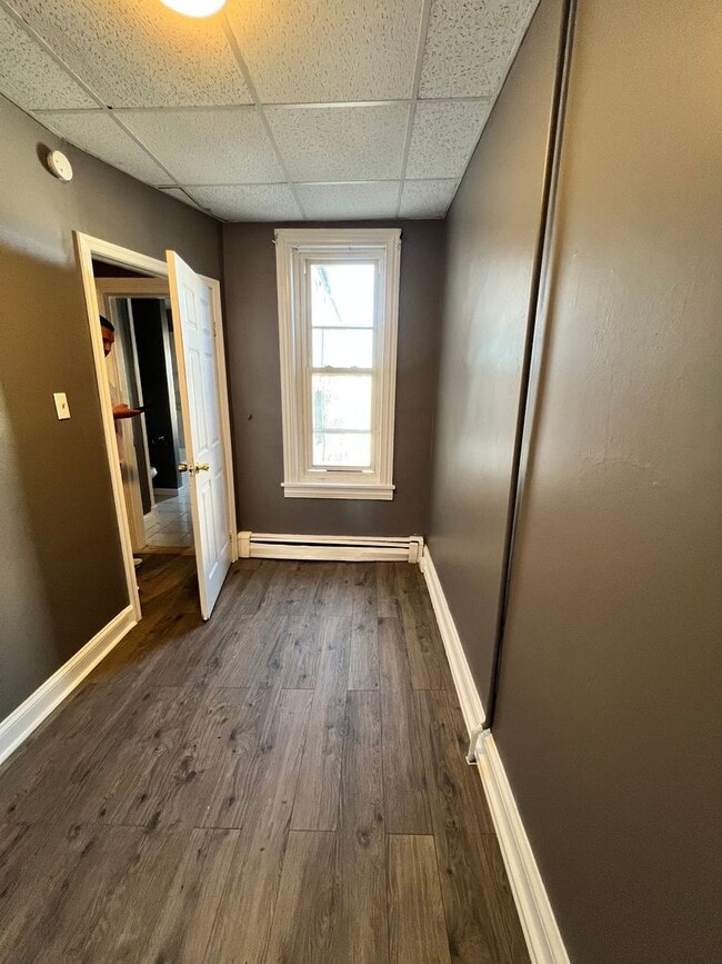 Building Photo - Fully Renovated 3 Bedroom 1 Bath Home Available