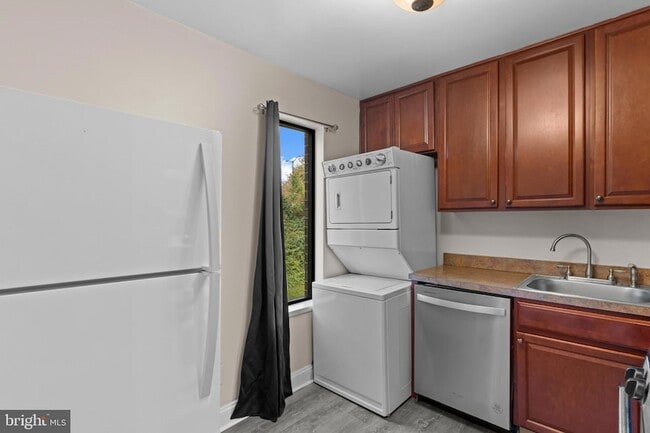 Building Photo - 5478 Cedar Ln