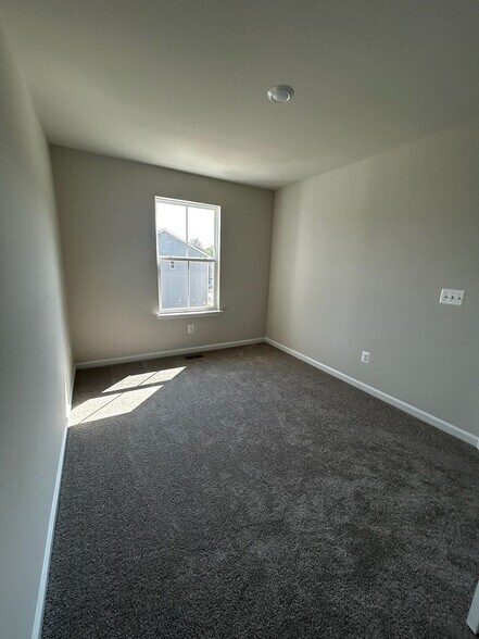 Building Photo - 8772 Whitman Dr