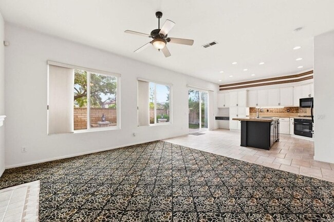 Building Photo - 5643 Willowmere Ln