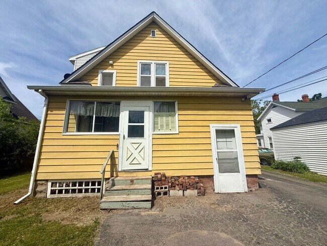 Building Photo - 909 S 6th Ave