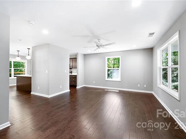 Building Photo - 10 Beryl Ct