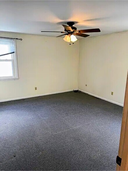Building Photo - 125 Fairgreen Dr