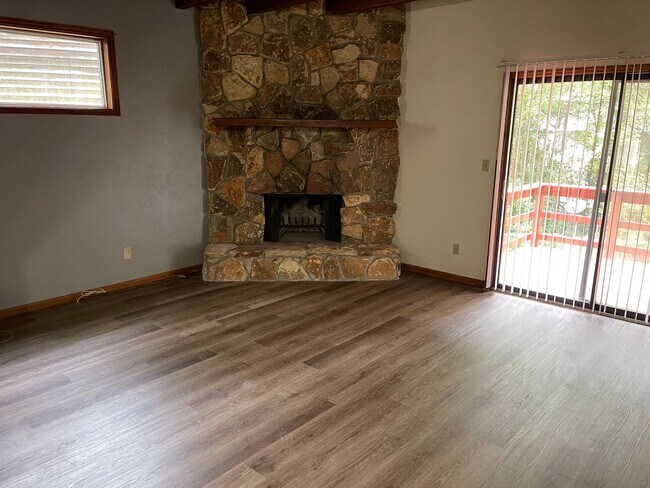 Building Photo - 3744 Donovan Dr