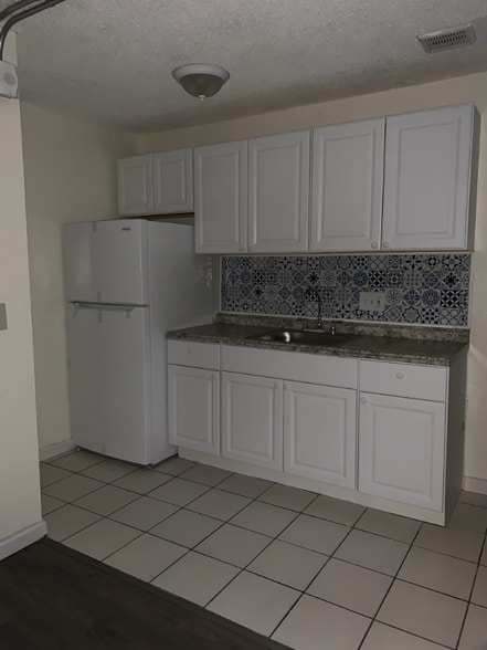 Primary Photo - 7002 Linda Vista Rd
