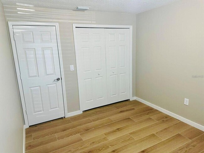 Building Photo - 1432 Kingston Way