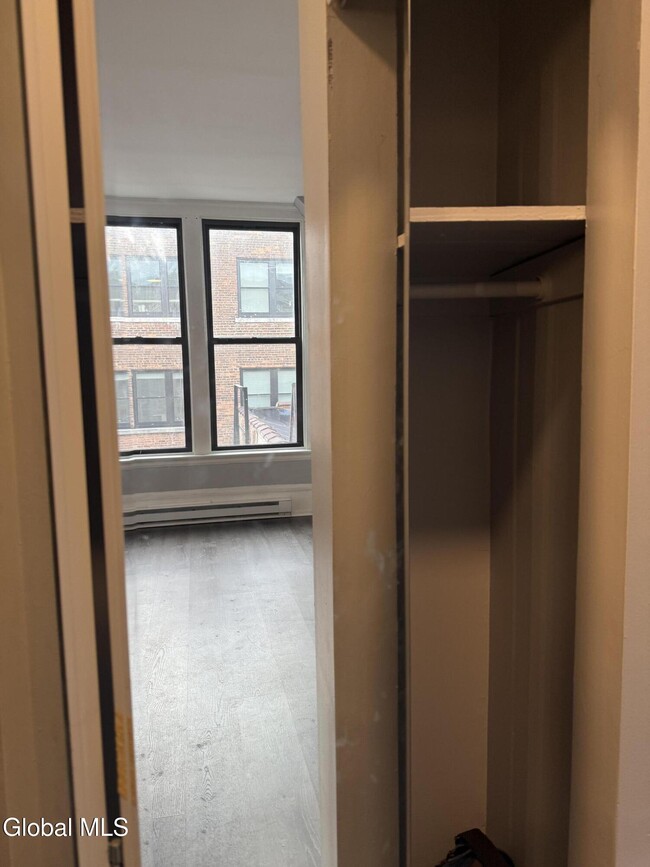 Building Photo - 5 Broadway