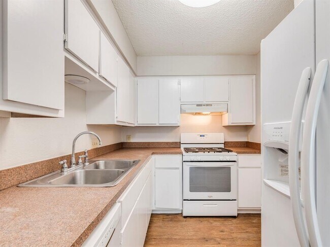 Building Photo - 1110 Hyridge St