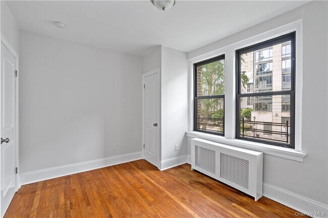 Building Photo - 250 Martine Ave