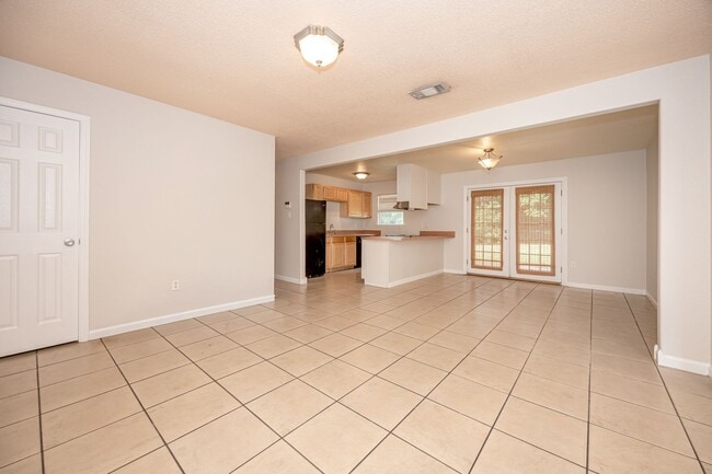 Building Photo - 2840 Gardendale Ave