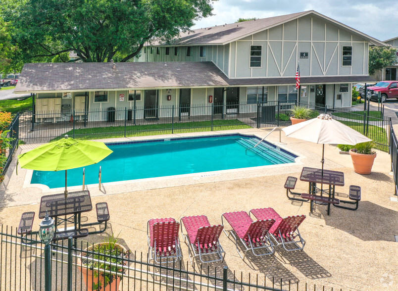 Swimming Pool - RiverStone Apartment Homes