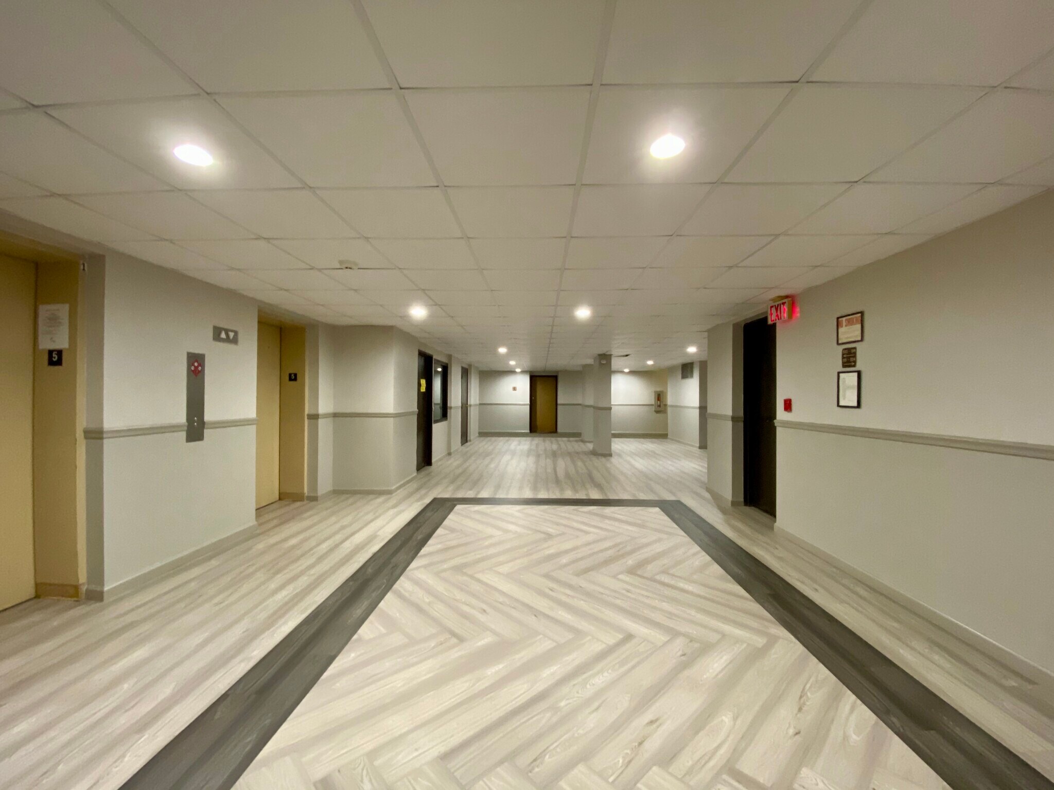 Building Photo - 10 N Wood Ave