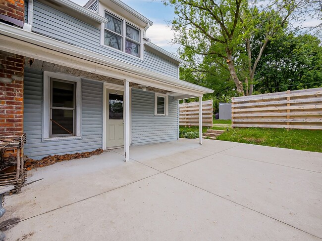 Building Photo - Welcome to this beautiful 1 bedroom, 1 bat...