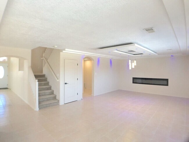 Building Photo - Don't Miss Out! Spacious 3 Bed, 2.5 Bath Home in Los Lunas – Open Layout & Prime Location