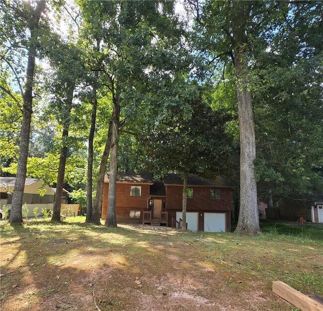 Building Photo - 2982 Hillwood Dr NW