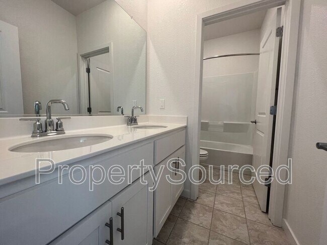 Building Photo - 1029 Pipit St