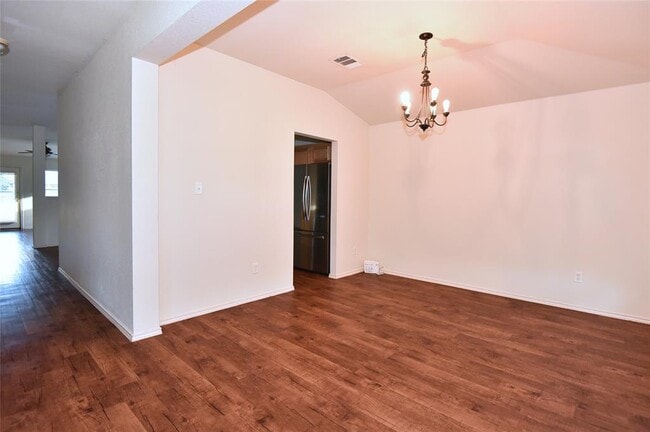Building Photo - 3305 Stonewall Dr