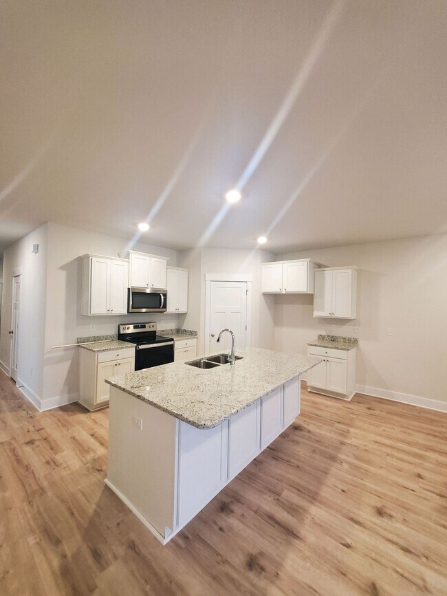 Building Photo - 6039 Forest Bay Ave