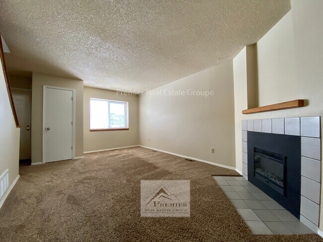 Building Photo - 519 Comanche Village Dr