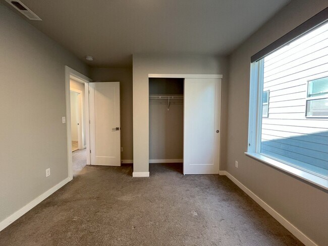 Building Photo - Three-Level Modern Living with Open Floor ...